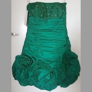 Green Short Dress / Vestido Corto Verde. Talla 4